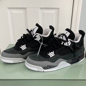 Nike / NWT Air Jordan 4 Retro / Black and White / 11